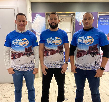 Equipe ViagemSLZ uniformizada no embarque